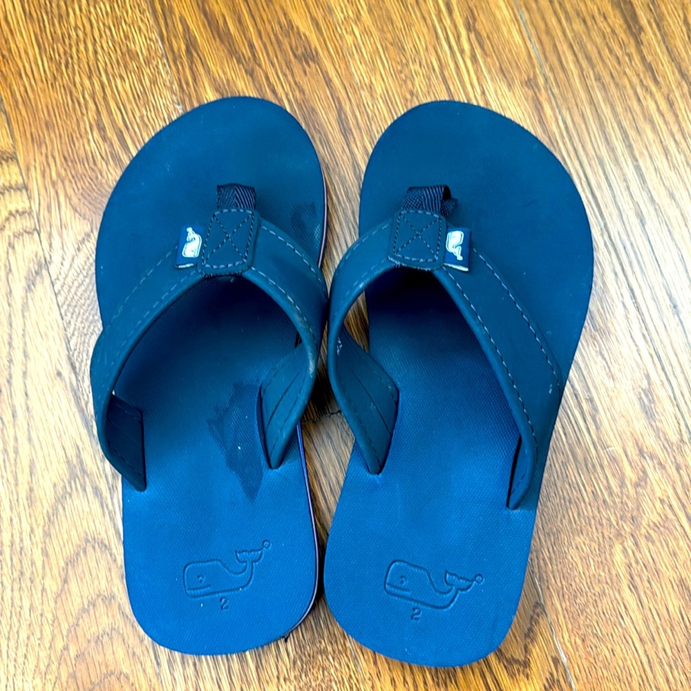 Boys Vineyard Vine flip flops